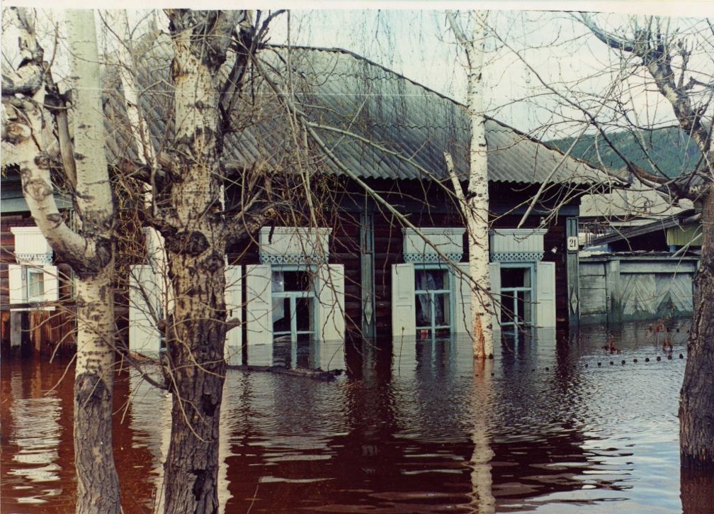 В воде