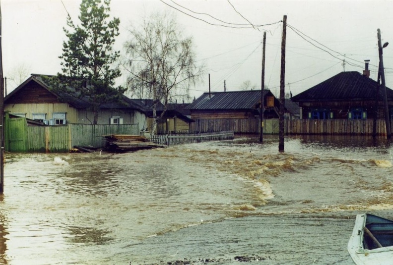 Киренск сегодня. Киренск потоп 2001. Наводнение в Киренске 2001 год. Киренск наводнение 2001 Мельничный. Наводнение Киренск.